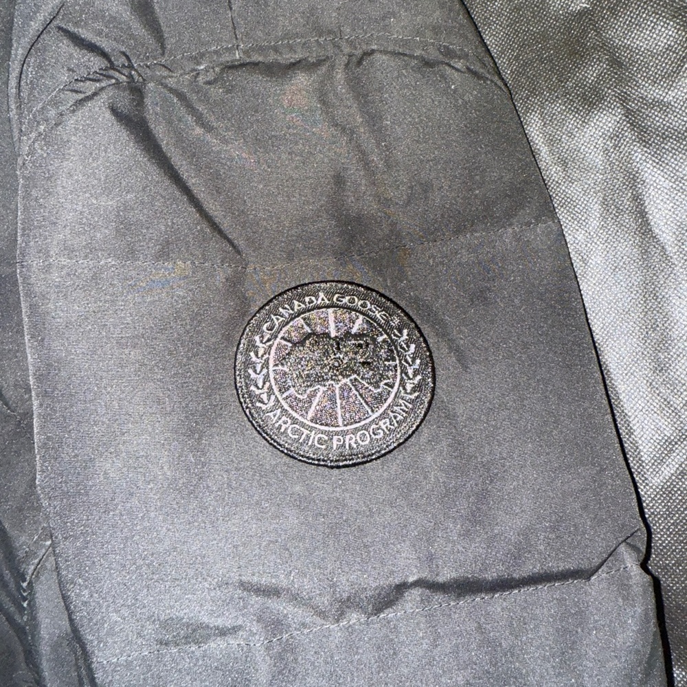 Canada Goose Women’s Lorette Parka - black label - Picture 6 of 10
